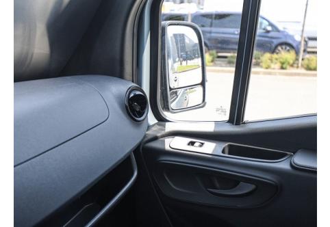Mercedes-Benz Sprinter #14