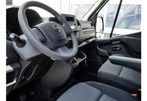 Nissan Interstar #4