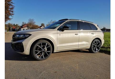 VW Touareg #1