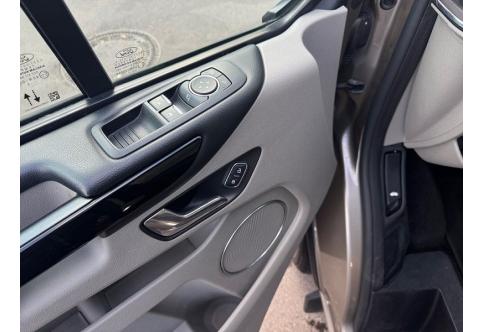 Ford Tourneo Custom #18