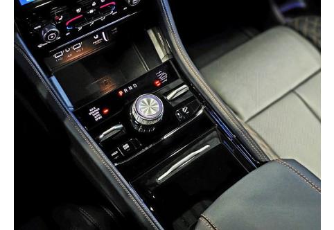 Jeep Grand Cherokee #24