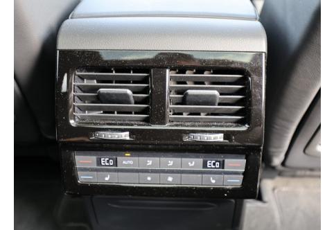 VW Touareg #8