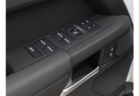 Land Rover Defender #13