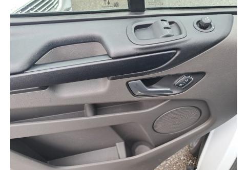 Ford Tourneo Custom #9
